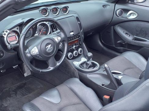 Used 2010 Nissan 370Z Touring image 16