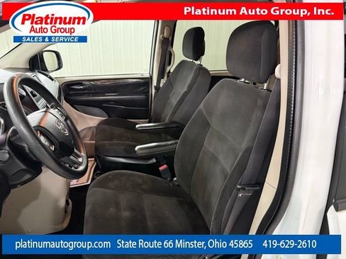 Used 2017 Dodge Grand Caravan SE FWD image 11