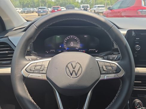 Certified 2025 Volkswagen Taos S FWD image 11