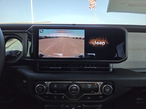 Used 2025 Jeep Gladiator Sport AWD/4WD image 32