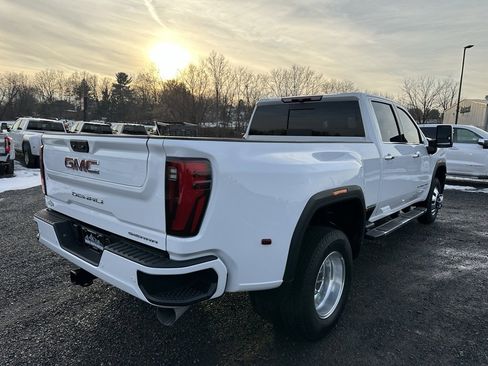 Used 2024 GMC Sierra 3500 Denali image 4