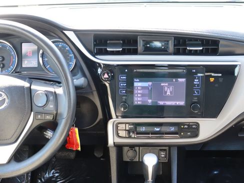 Used 2017 Toyota Corolla LE w/ Carpet Mat Package (TMS) FWD image 11