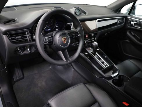 Certified 2026 Porsche Macan AWD/4WD image 4