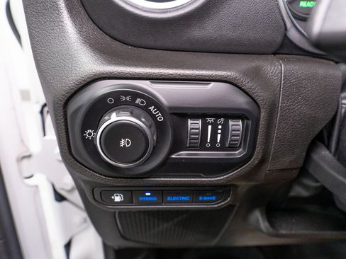 Used 2022 Jeep Wrangler Unlimited Sahara w/ Cold Weather Group AWD/4WD image 31