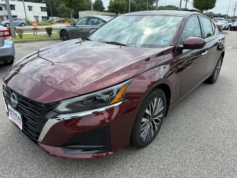 Used 2023 Nissan Altima 2.5 SV AWD/4WD image 3