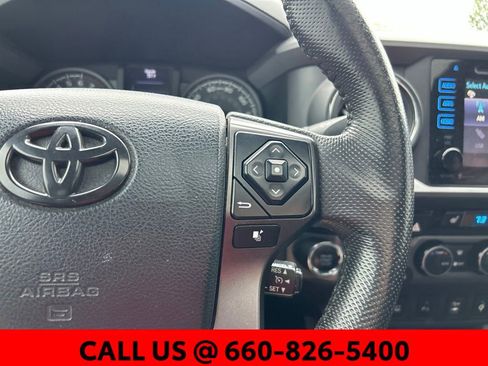 Used 2016 Toyota Tacoma TRD Sport AWD/4WD image 15
