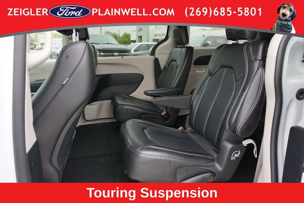 Used 2024 Chrysler Pacifica Touring-L FWD image 12