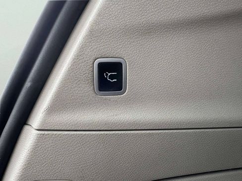 Used 2019 Chrysler Pacifica Touring-L FWD image 23