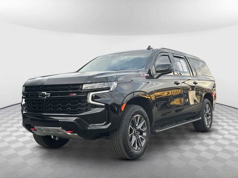 Used 2024 Chevrolet Suburban Z71 w/ Luxury Package image 3