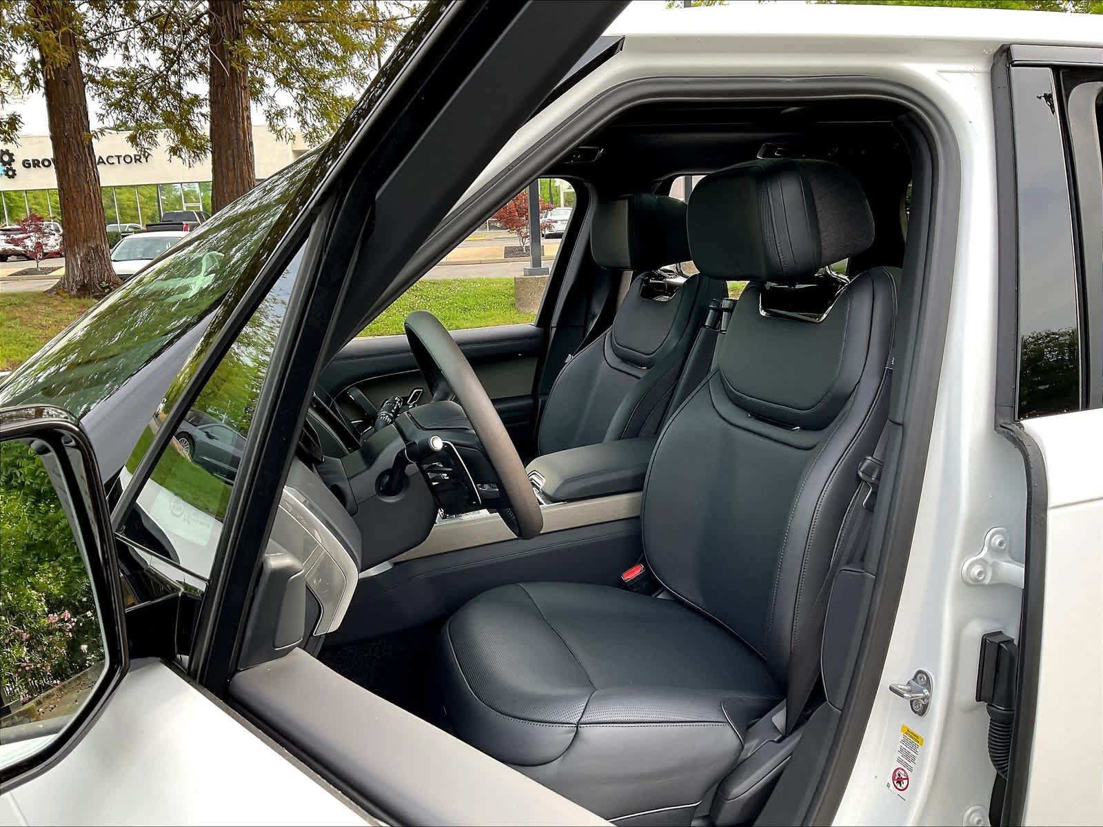 New 2026 Land Rover Range Rover SV AWD/4WD image 11