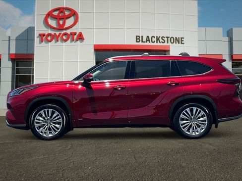 Certified 2026 Toyota Highlander Platinum AWD/4WD image 6