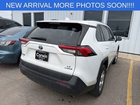 Used 2019 Toyota RAV4 LE w/ Carpet Mat Package AWD/4WD image 5