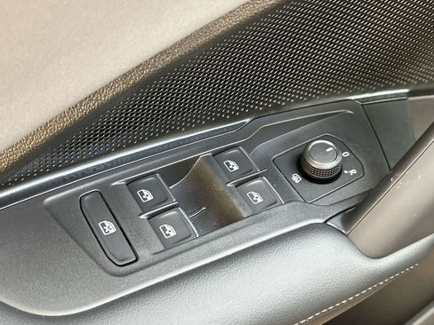 New 2026 Volkswagen Tiguan SE FWD image 17