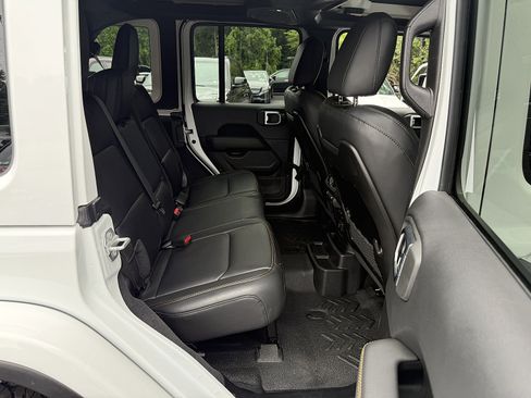 Used 2025 Jeep Wrangler Unlimited Rubicon 392 AWD/4WD image 17