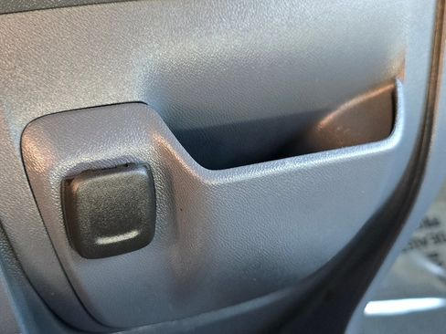 Used 2020 Chevrolet Bolt Premier w/ Infotainment Package FWD image 17