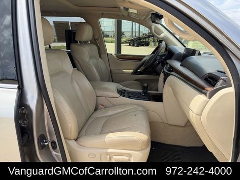 Used 2020 Lexus LX 570 4WD w/ Luxury Package image 32