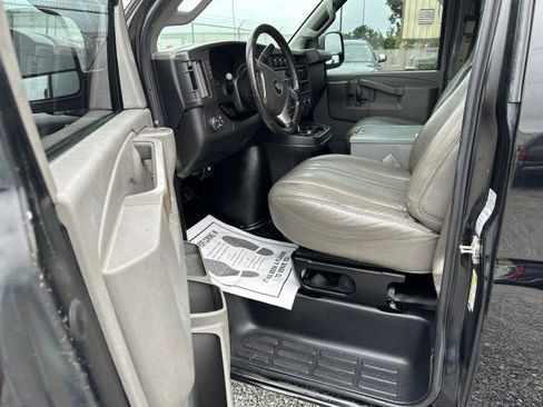 Used 2017 Chevrolet Express 2500 image 15