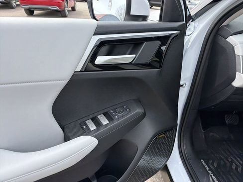 New 2026 Mitsubishi Outlander SE AWD/4WD image 16