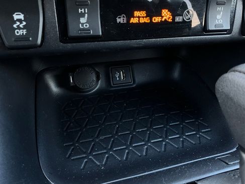 Used 2025 Toyota RAV4 XLE image 25