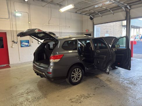 Used 2013 Nissan Pathfinder SL w/ Trailer Tow Pkg AWD/4WD image 14