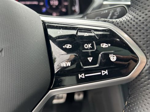 Used 2022 Volkswagen Tiguan SEL R-Line image 21