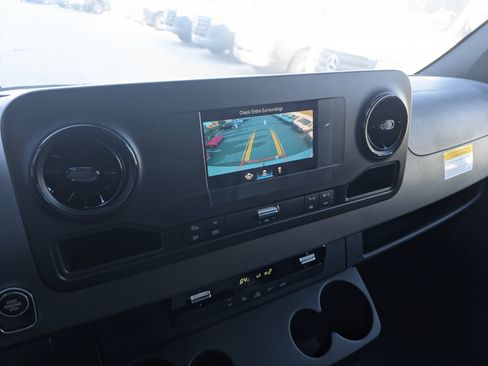 New 2024 Mercedes-Benz Sprinter 2500 w/ Acoustic Package image 28