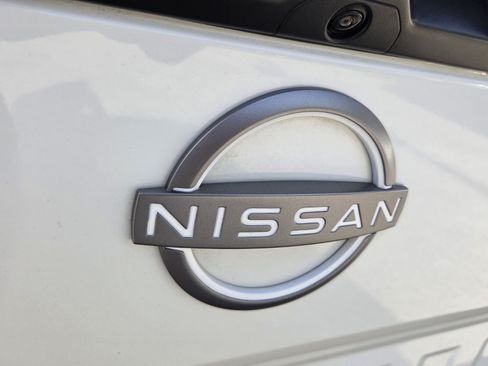 Used 2024 Nissan Frontier SV w/ SV Convenience Package RWD image 17