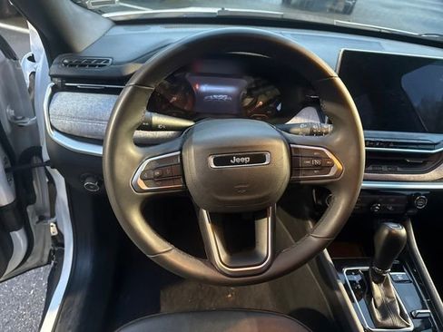 Used 2024 Jeep Compass Latitude image 18