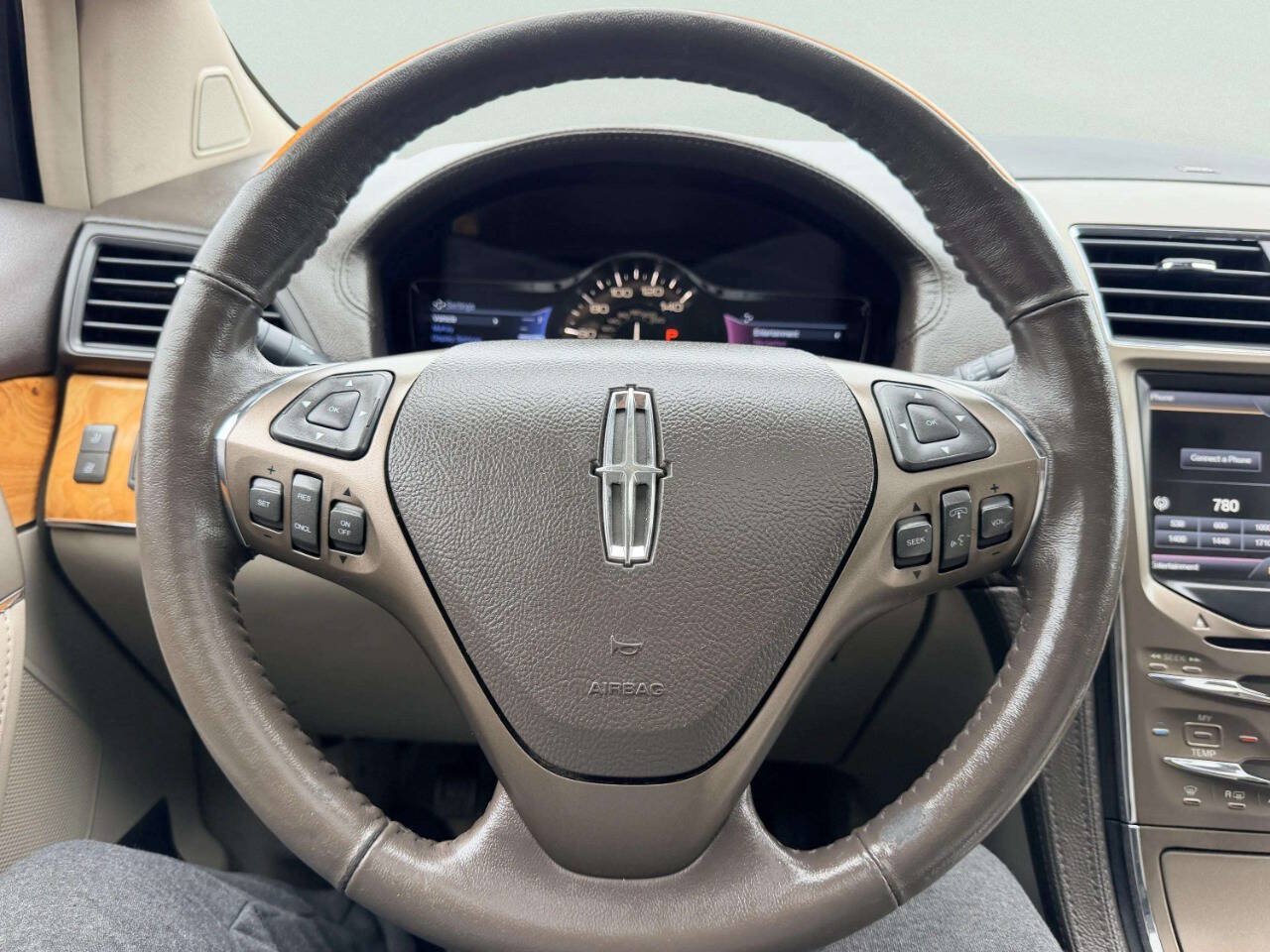Used 2014 Lincoln MKX AWD w/ Equipment Group 102A image 31