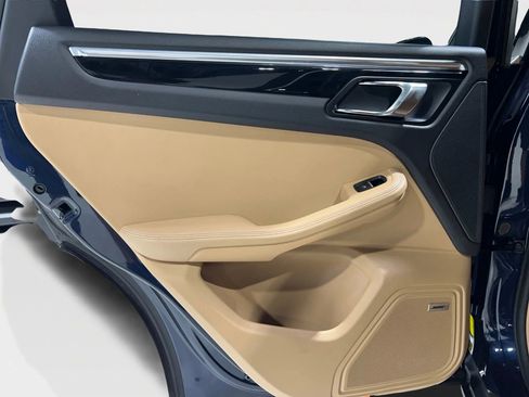 Used 2017 Porsche Macan S image 14