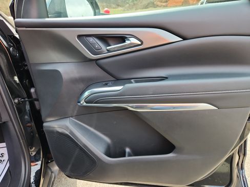 Used 2025 Chevrolet Traverse LT image 47