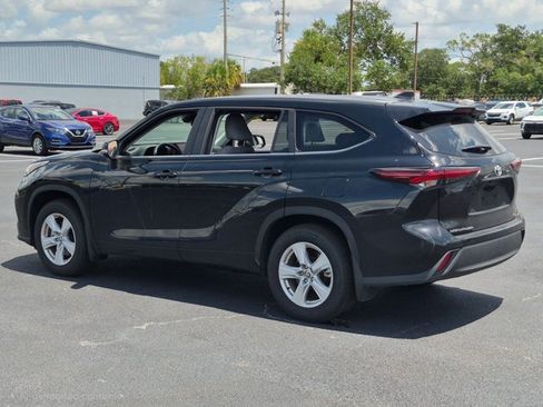 Used 2025 Toyota Highlander LE FWD image 7