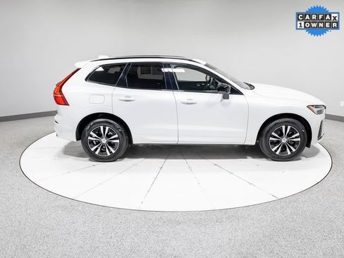 Used 2025 Volvo XC60 B5 Core image 28