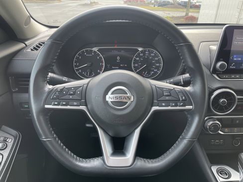Used 2022 Nissan Sentra SV image 3