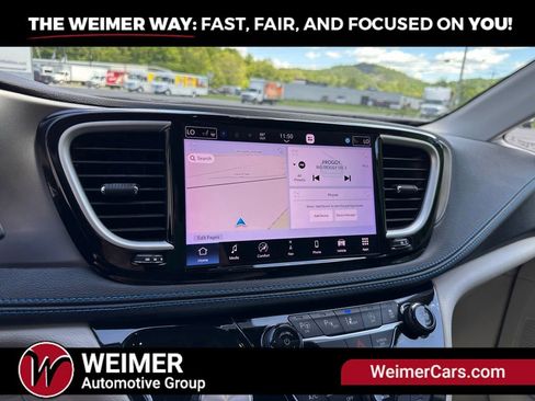 Used 2021 Chrysler Pacifica Touring-L w/ Uconnect Theater Family Group AWD/4WD image 15