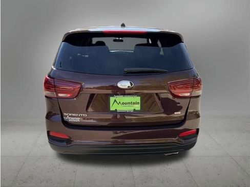 Used 2019 Kia Sorento FWD image 4