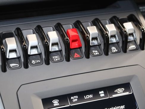 Used 2022 Lamborghini Huracan EVO image 40