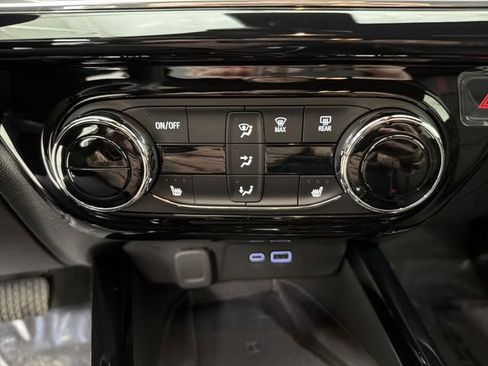 Certified 2024 Chevrolet Trax RS w/ Sunroof Package image 28