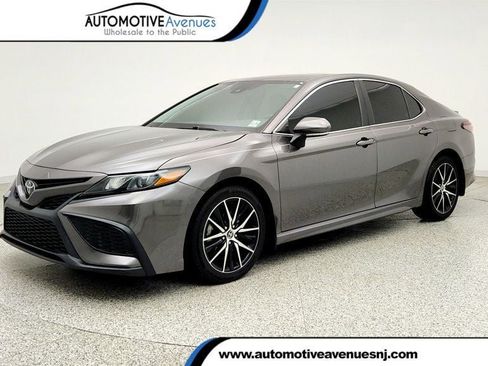 Used 2023 Toyota Camry SE FWD image 1