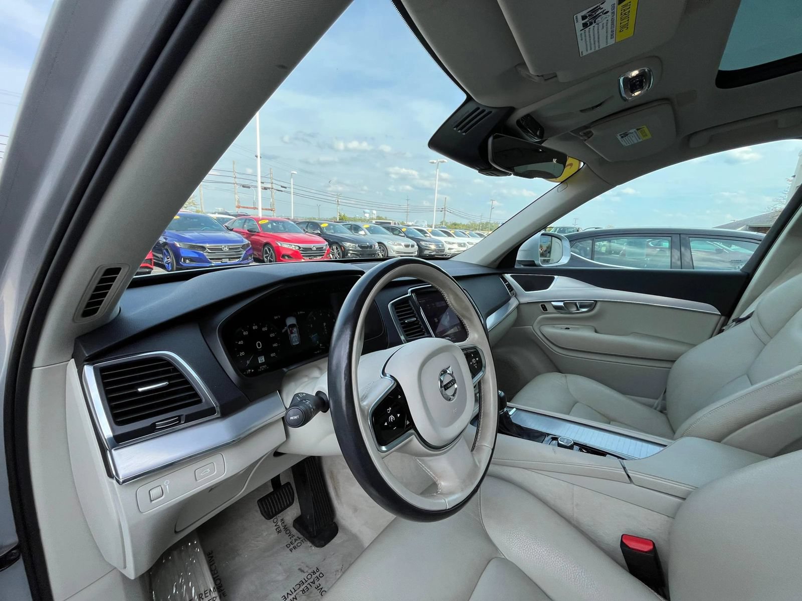 Used 2016 Volvo XC90 T6 Momentum AWD/4WD image 33