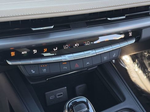 Used 2024 Cadillac XT4 Premium Luxury image 17