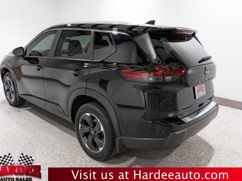 Used 2025 Nissan Rogue SV w/ SV Premium Package FWD image 3