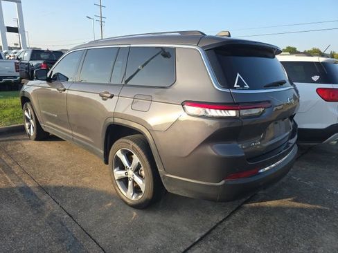 Used 2022 Jeep Grand Cherokee L Limited AWD/4WD image 2