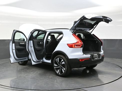 Used 2024 Volvo XC40 B5 Plus w/ Protection Package Premier AWD/4WD image 48