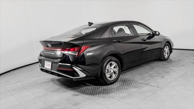 Used 2025 Hyundai Elantra SE FWD image 8
