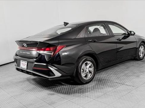 Used 2025 Hyundai Elantra SE FWD image 8