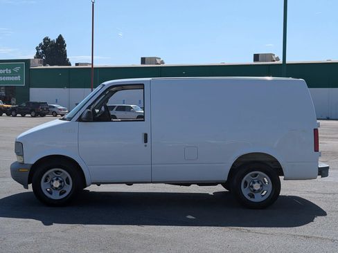 Used 2005 Chevrolet Astro w/ Convenience Package RWD image 4