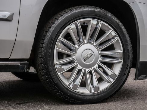 Used 2017 Cadillac Escalade Platinum AWD/4WD image 9