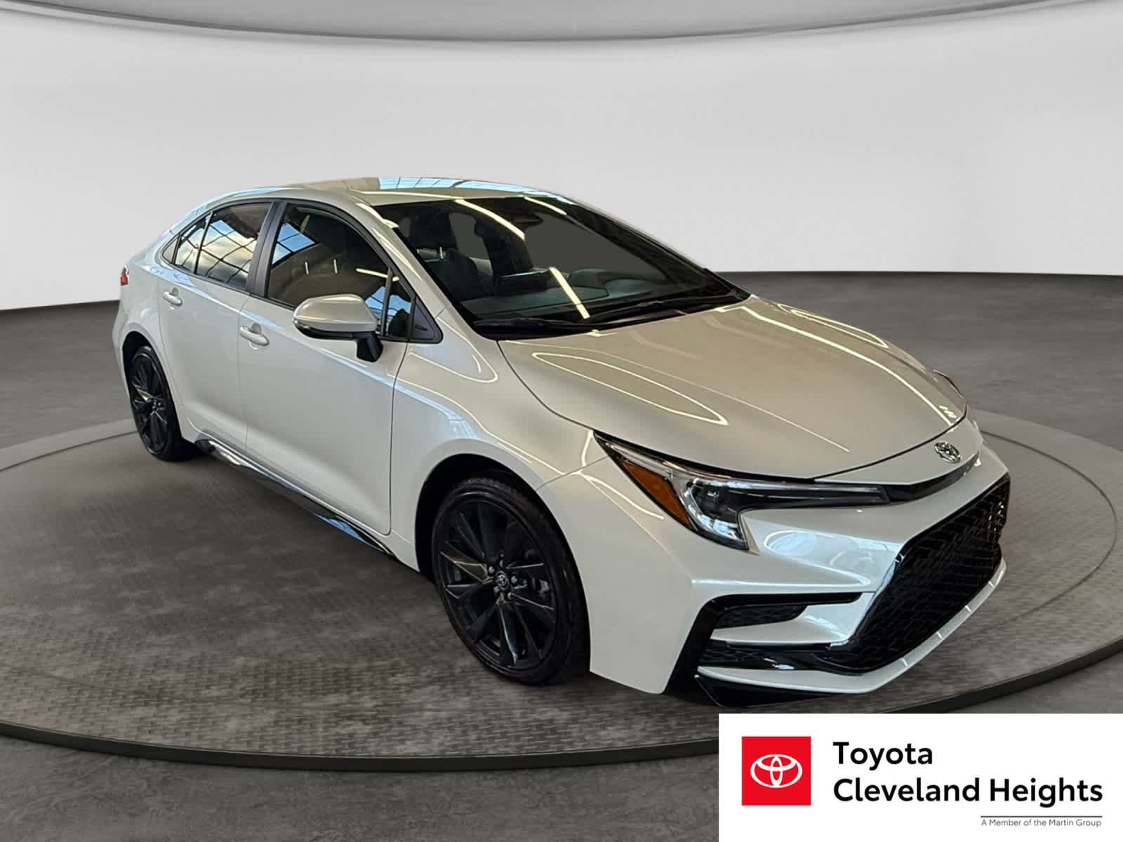 Used 2026 Toyota Corolla SE FWD image 3