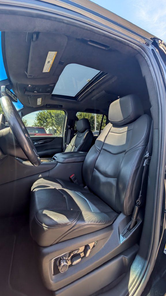 Used 2020 Cadillac Escalade Platinum AWD/4WD image 6